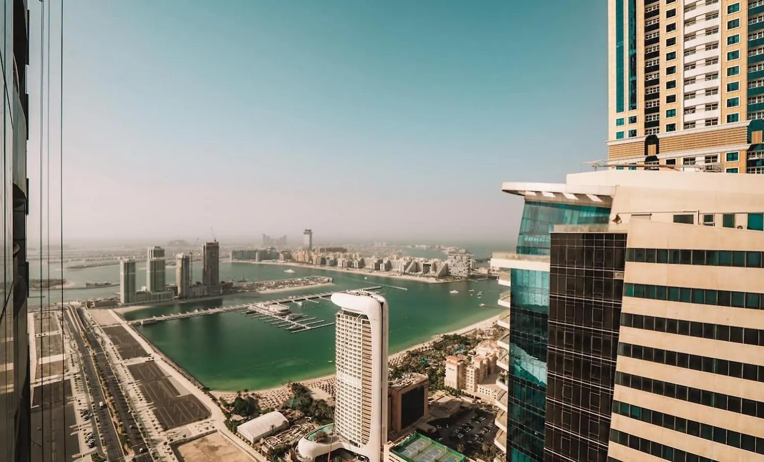 Marina Sea View,Elegant And Spacious - High Floor Dubai Apartment